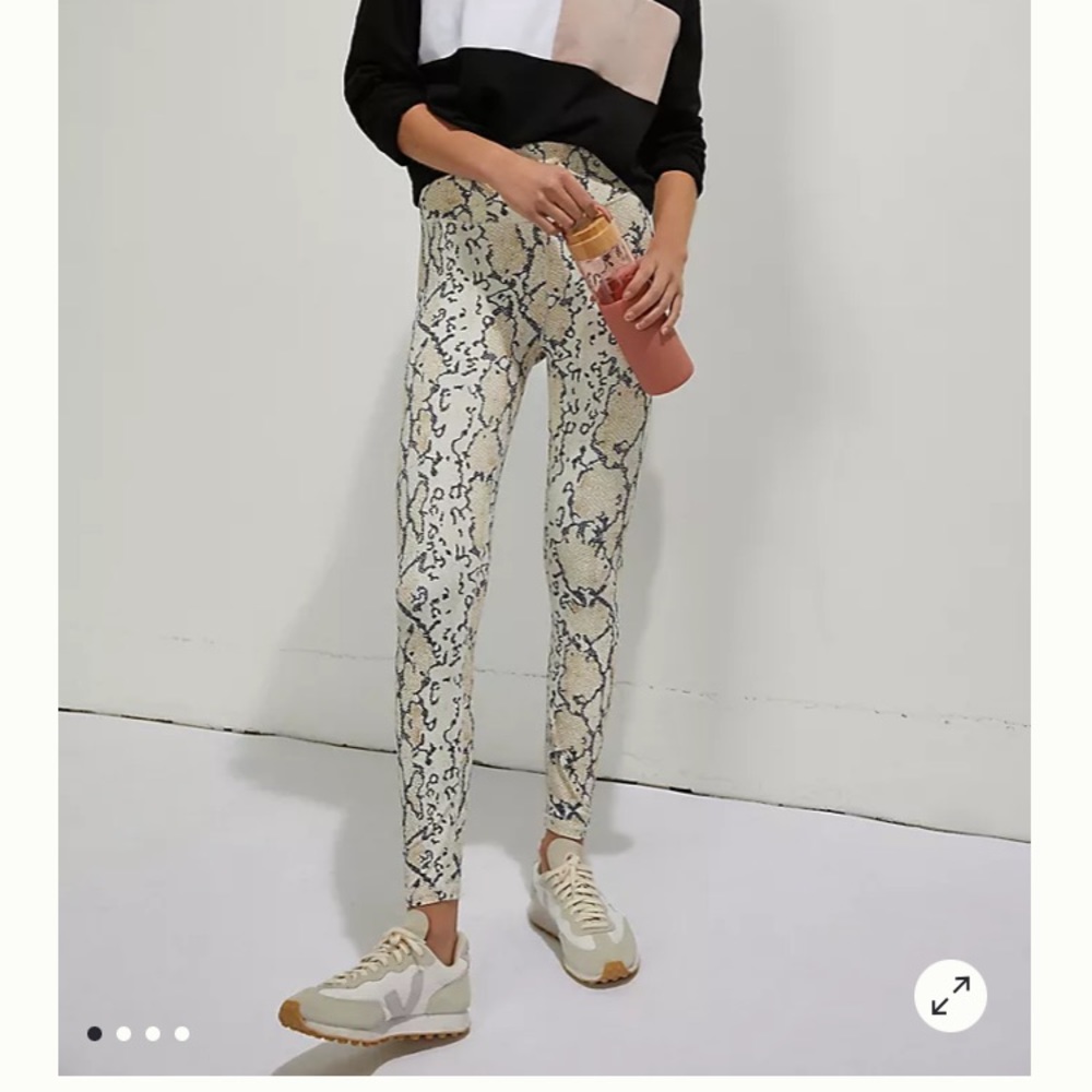 NWT All Fenix white Python 7/8 legging small